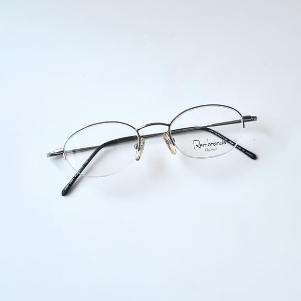 데드스탁  클래식한 오벌(Oval)형 반무테 안경테 548
