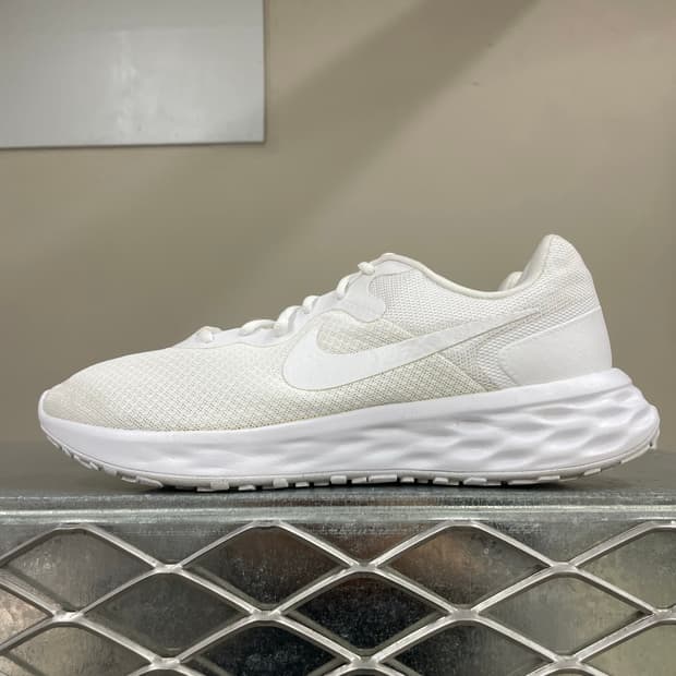 나이키 레볼루션 6 화이트 275 (gr-4107)