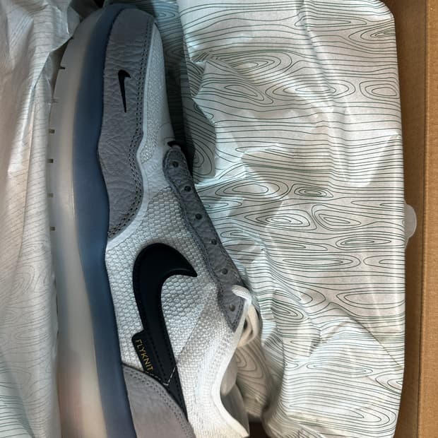 나이키 SB PS8 플라이니트 265mm 새상품