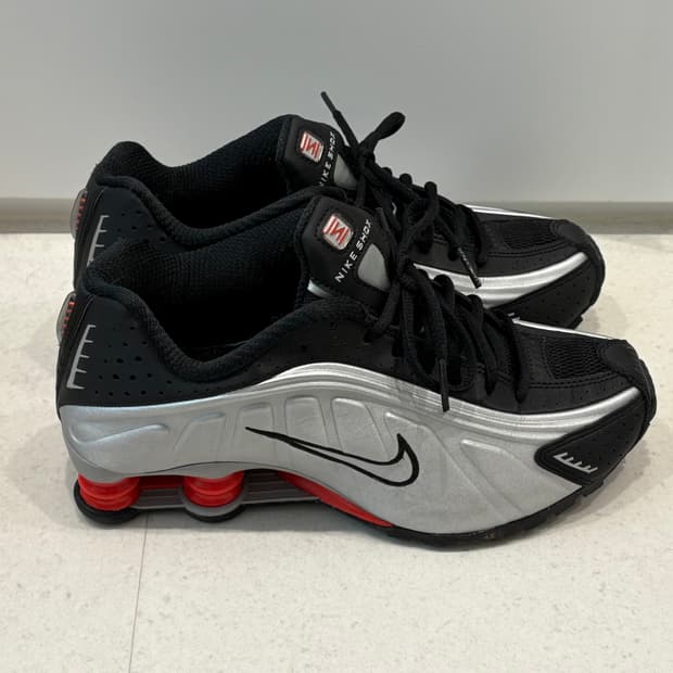나이키 샥스 R4 메탈릭 실버 레드 245사이즈 US6.5