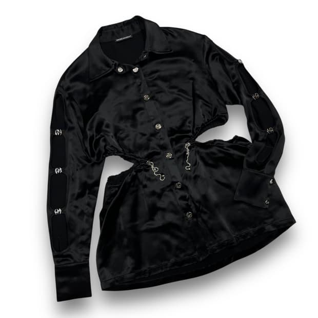 위어드 마켓 락시그 사이드 엠블럼 로고 글로시 원피스