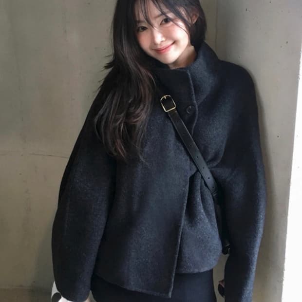 더라우스트 핸드메이드 하이넥 울 숏코트 차콜