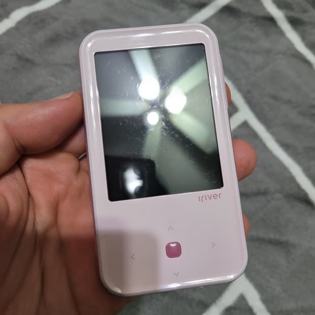 아이리버 핑크색 S100 4기가 MP3 플레이어