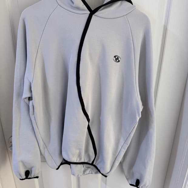 산산기어 후드티