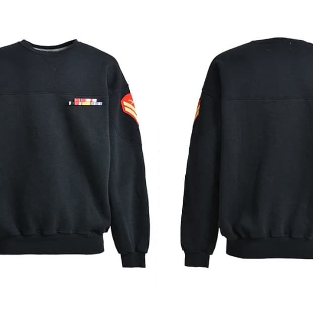 Joshua jamal INSIGNIA Crewneck 구해봅니다