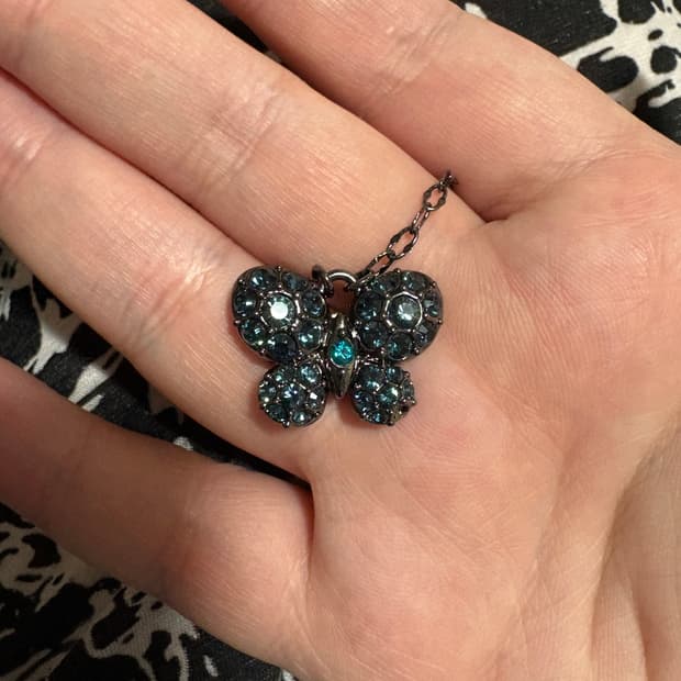 안나수이 블랙체인 나비 목걸이