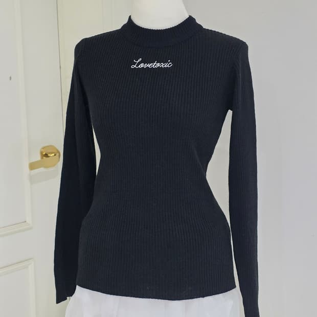 Lovetoxic 블랙오네갸루 골지 니트