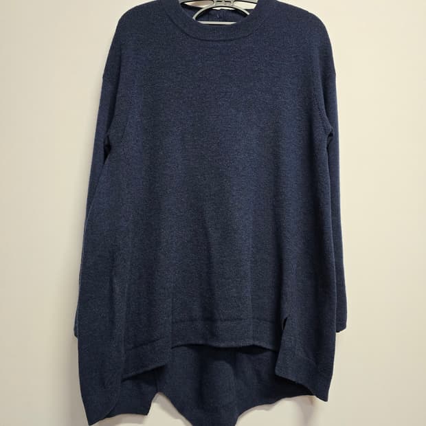 마인 네이비 언발란스 니트 스웨터