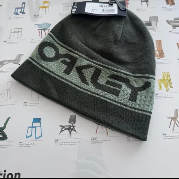 오클리 리버시블 비니