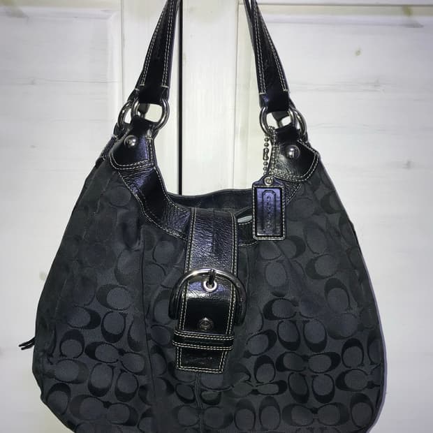 코치 빈티지 버클 숄더백 네이비 색상