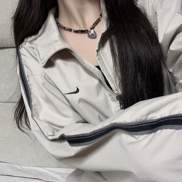 나이키 베이지 블랙로고 바람막이