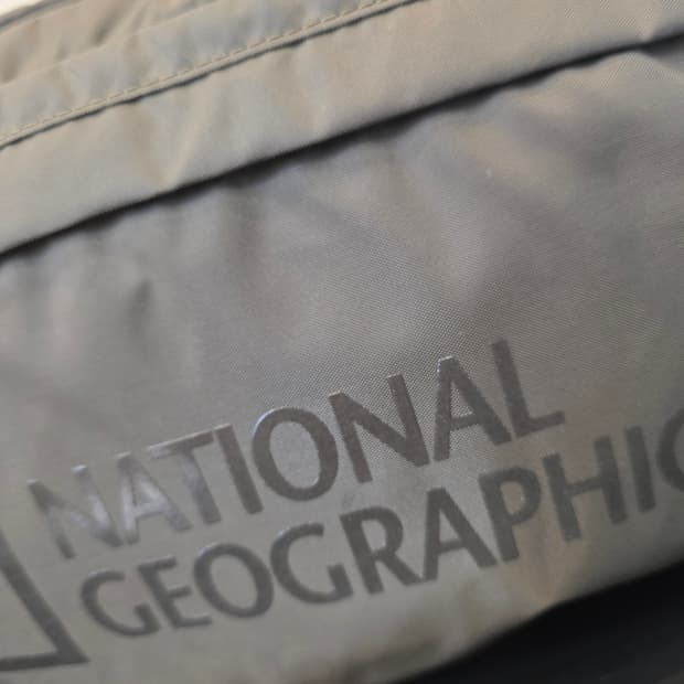 내셔널지오그래픽 닉문고 바디백 힙색  카키