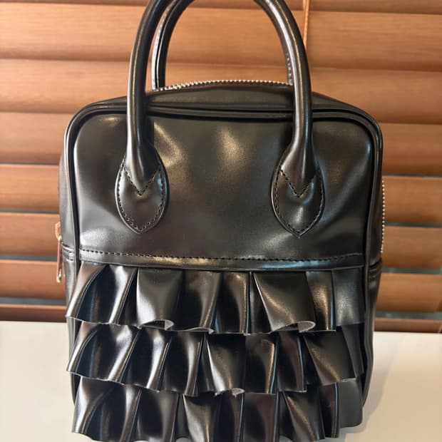 comme des garcons girl 프릴백 블랙 팝니다