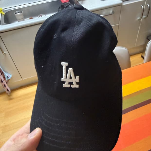 MLB 검정모자입니다.