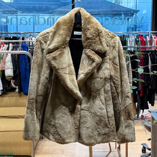 드리스 반 노튼 브라운 페이크 퍼 자켓 