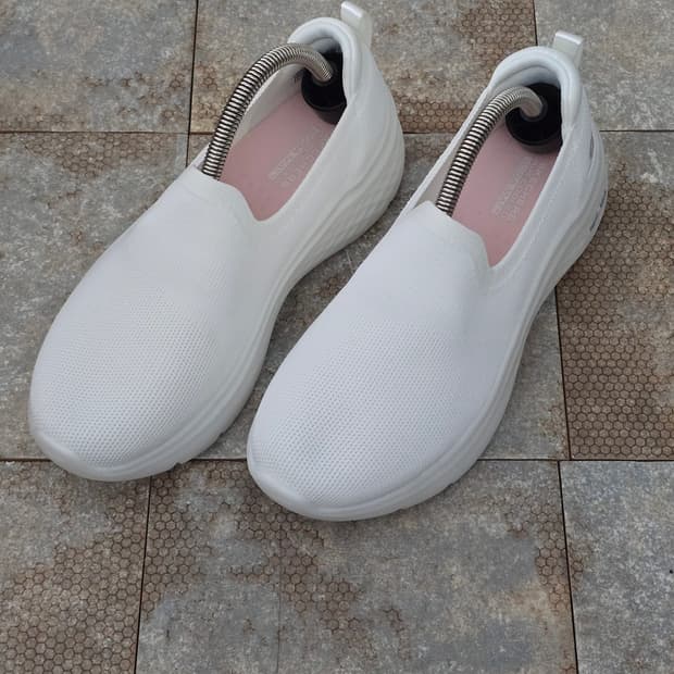 (245)스케쳐스 고워크 하이퍼 버스트