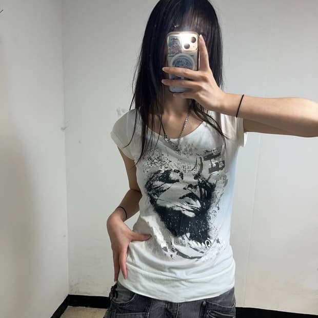 00‘s Y2K graphic tee