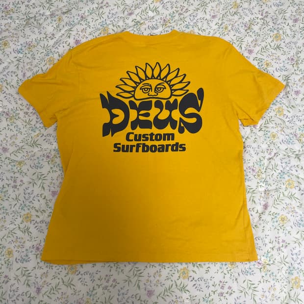 데우스엑스마키나 Sleeping Sun T-shirt