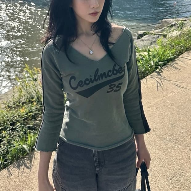 CECIL MCBEE v neck t-shirt