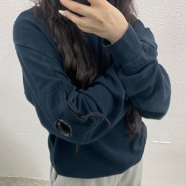  CP컴퍼니 사이드와펜 블랙 맨투맨