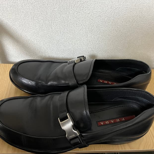 프라다 스포츠 버클 로퍼