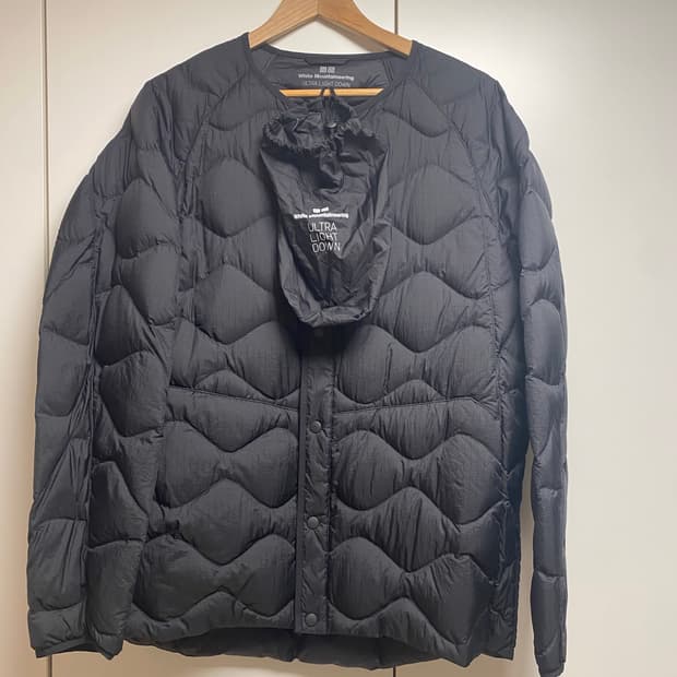 유니클로 화이트마운티니어링 블랙 경량패딩XL