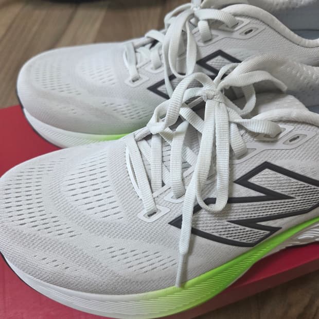 뉴발란스 프레시폼 880 v15 와이드(2E)