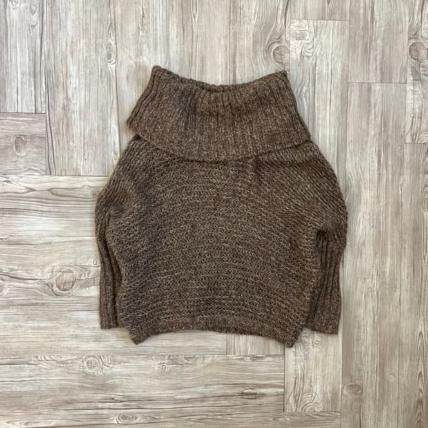 COLLAGE 오픈숄더 알파카 터틀넥