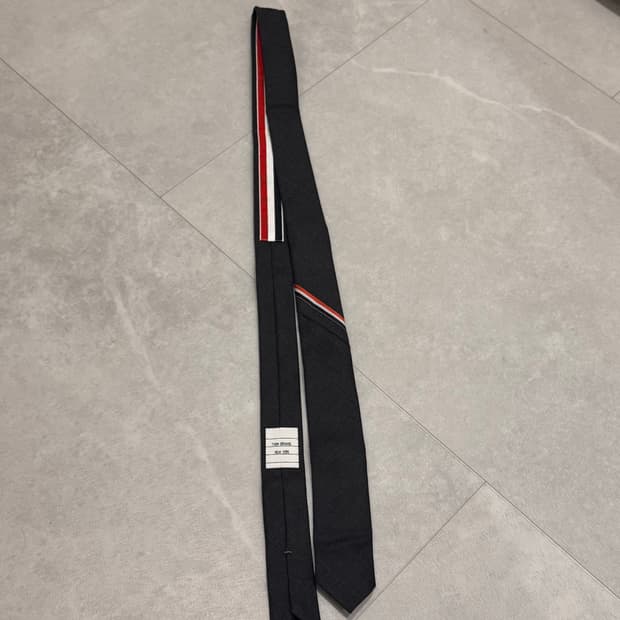 톰브라운 넥타이