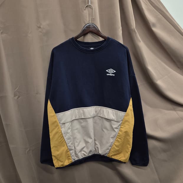 엄브로 빅로고 맨투맨 105