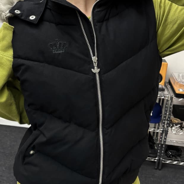 아디다스 x 미시 엘리엇 00s 퍼 패딩 베스트