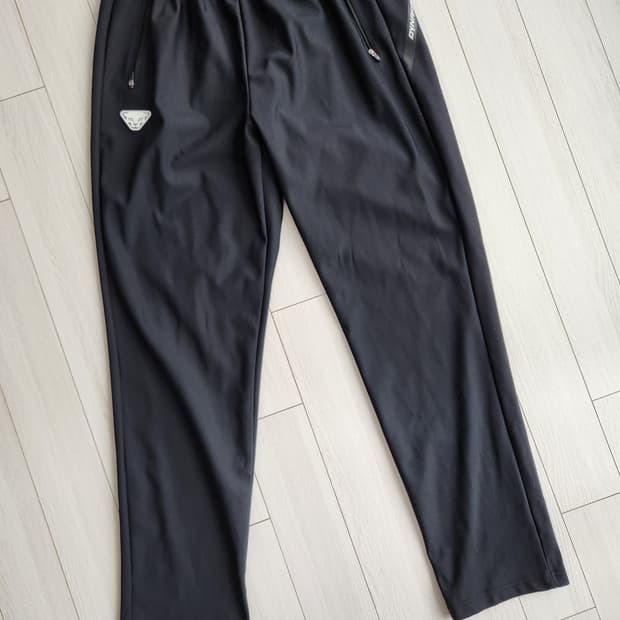 다이나핏 트레이닝 바지 xxl


오염 하자 없이 깨끗해요^^

세탁해뒀