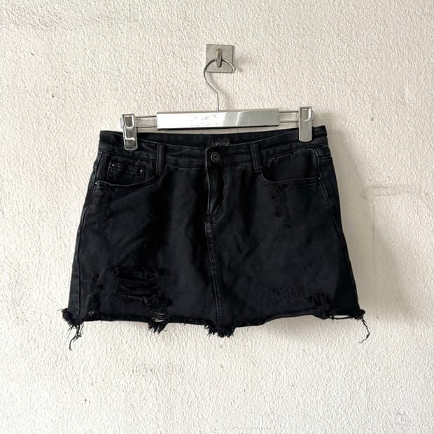 Basic black skirt