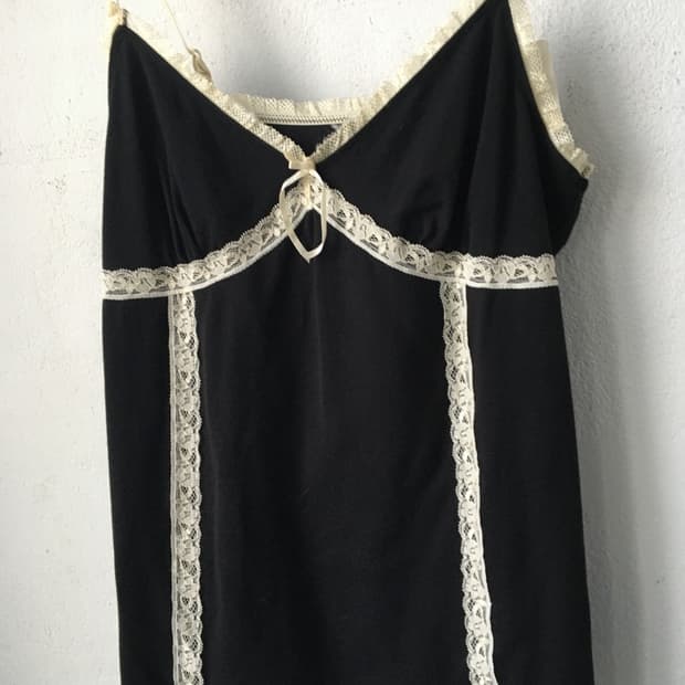 Lace point sleeveless