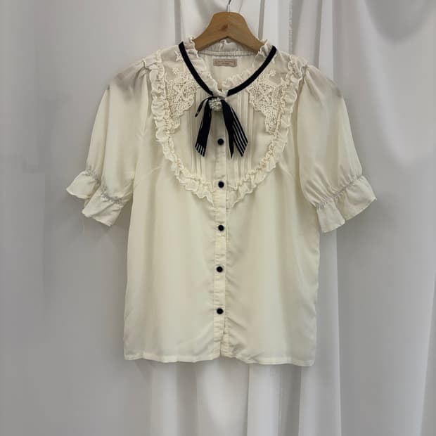 axes femme ivory blouse