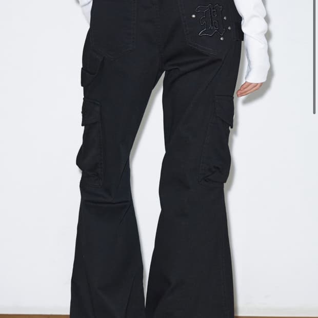 헬레네파리스 피그먼트 스터드 부츠컷 팬츠