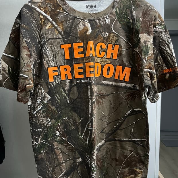 러셀 TEACH FREEDOM 리얼트리 카모 티셔츠 M