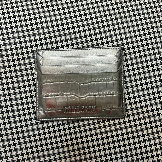 미우미우 실버 카드지갑 (희귀매물)