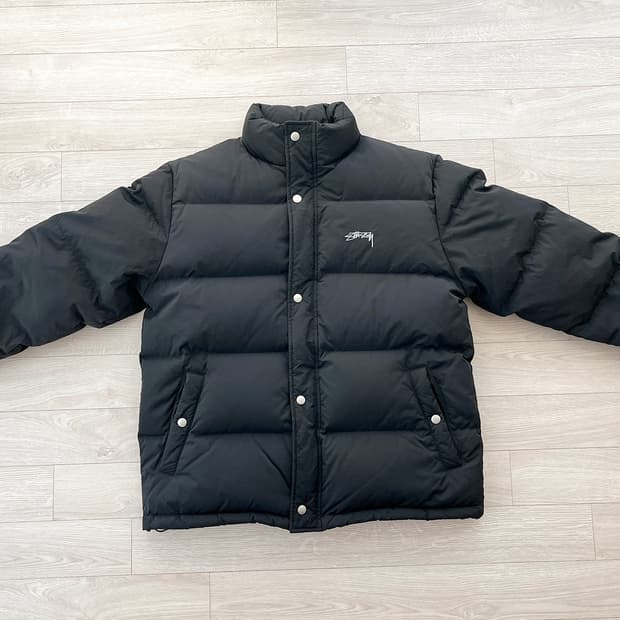 스투시 솔리드 푸퍼 자켓