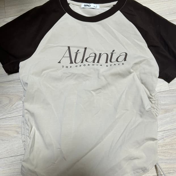스파오 Atlanta 래글런 셔링 반팔티