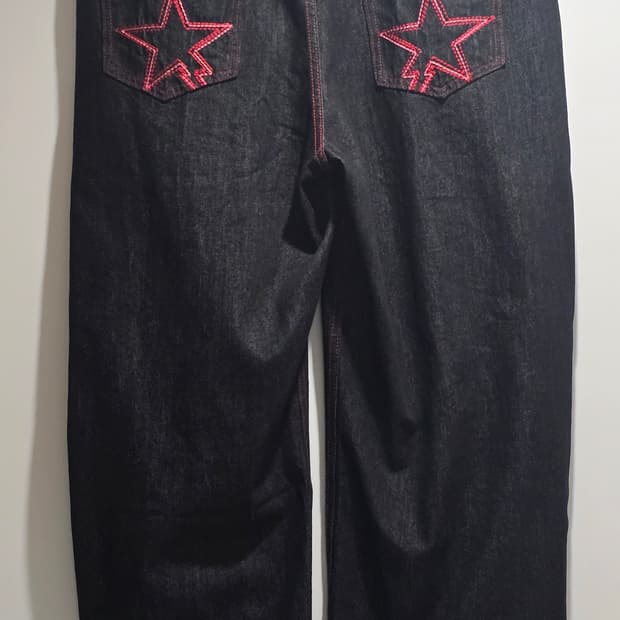 새상품) 유니크 와이드 생지 흑청 데님 레드 스타 자수 디테일