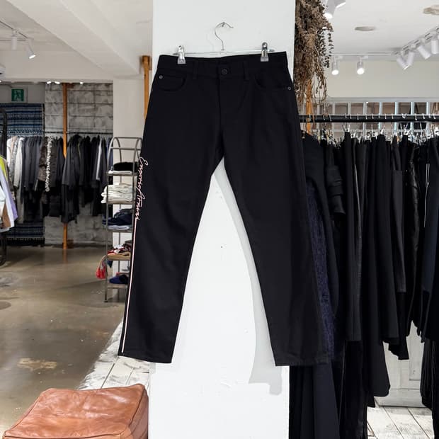 엠포리오 아르마니 블랙 자수 스트레이트 진