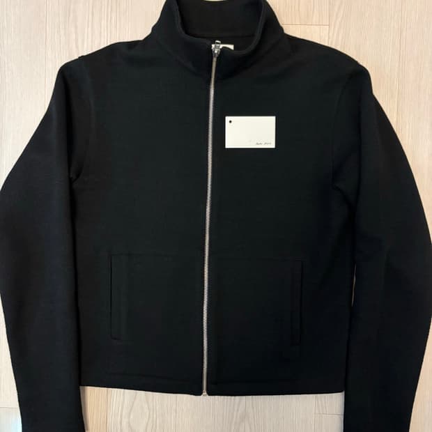 Textuerd High Neck Zip - Black