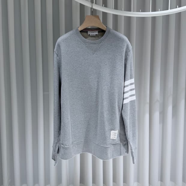 (A+/7) / 톰브라운 사선완장 클래식 그레이 맨투맨