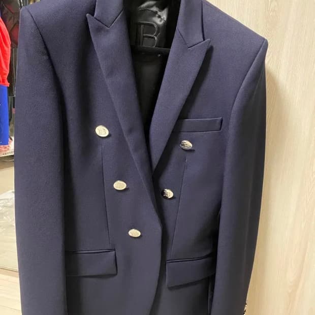 엠보스드버튼 더블 블레스티드 블레이저