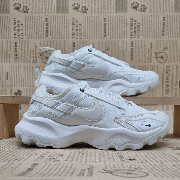 나이키 tc7900 여성운동화 235