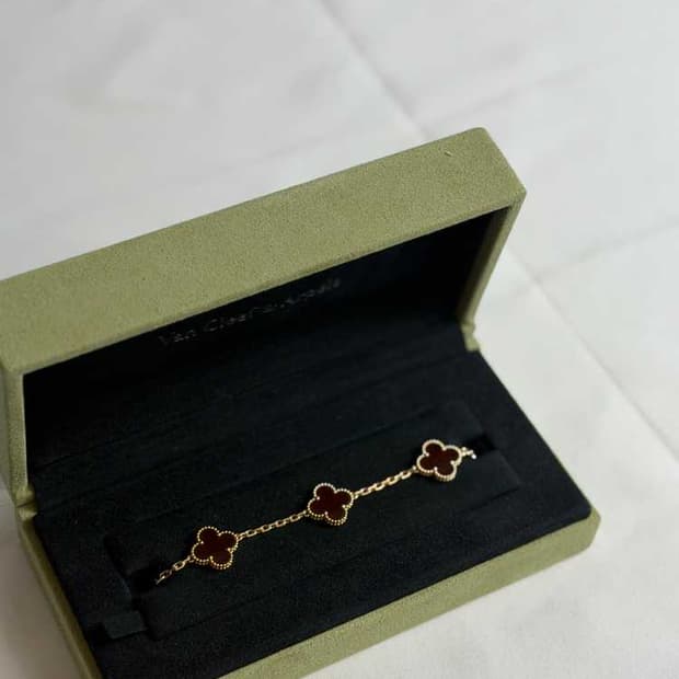 반클리프 아펠 5 모티브 커넬리언