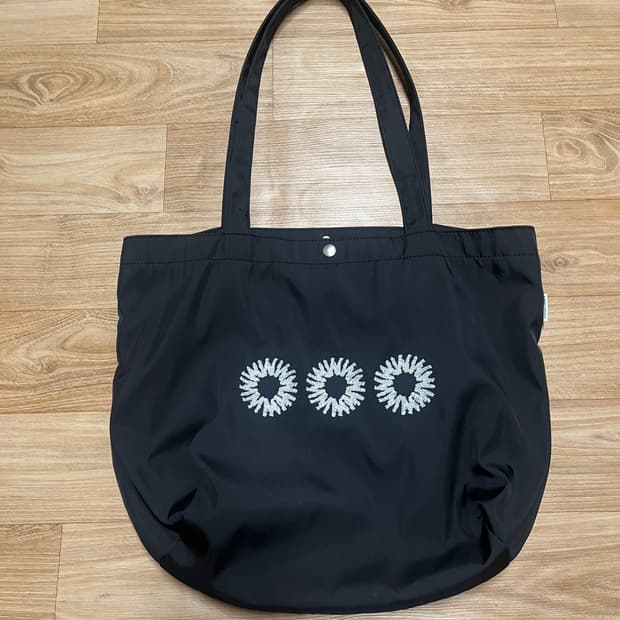 999휴머니티 이지 도트백 블락