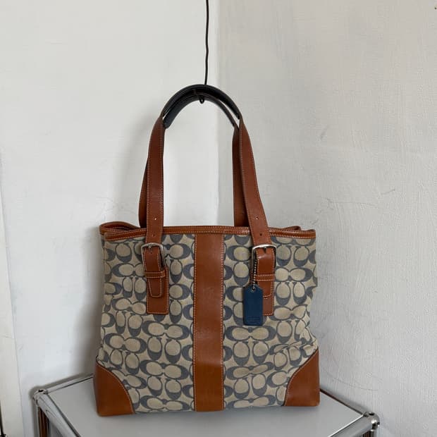 Coach signature logo shoulder bag