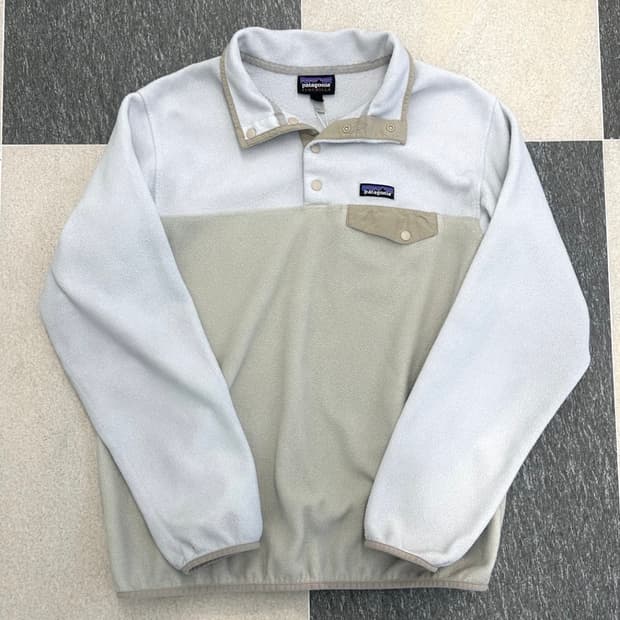 파타고니아 신칠라 그레이/베이지 스냅 플리스